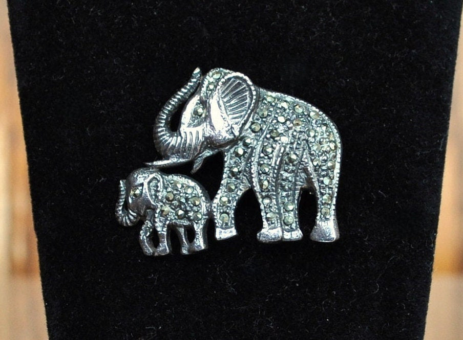 Beautiful Vintage Elephant Pin! Sterling Silver Elephant Pin / Brooch - Adorable Elephant and Baby Pin - Animal Jewelry, Motherhood Jewelry!