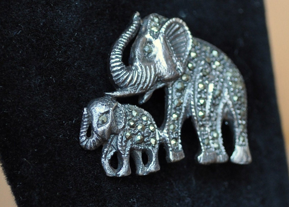 Beautiful Vintage Elephant Pin! Sterling Silver Elephant Pin / Brooch - Adorable Elephant and Baby Pin - Animal Jewelry, Motherhood Jewelry!