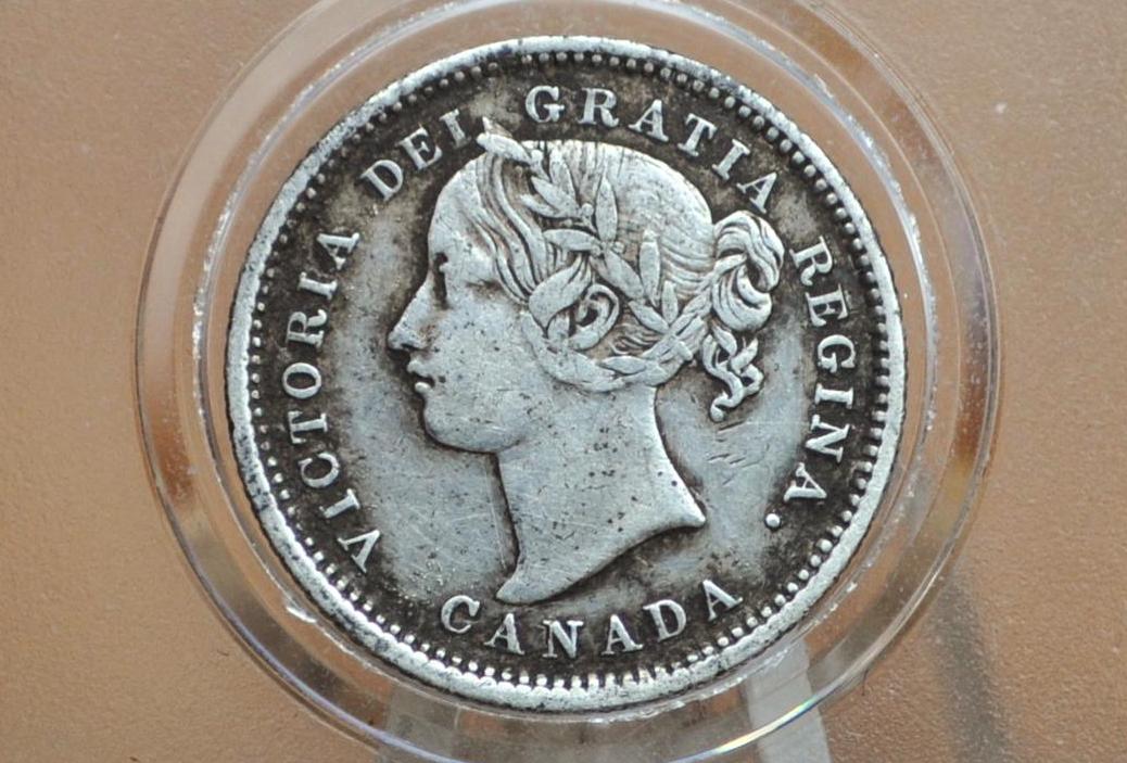 1870 Canadian Silver 10 Cent Coin, Wide 0 - XF (Extremely Fine) - Queen Victoria Canada Ten Cent Sterling Silver 1870, Rare Coin & Variety.