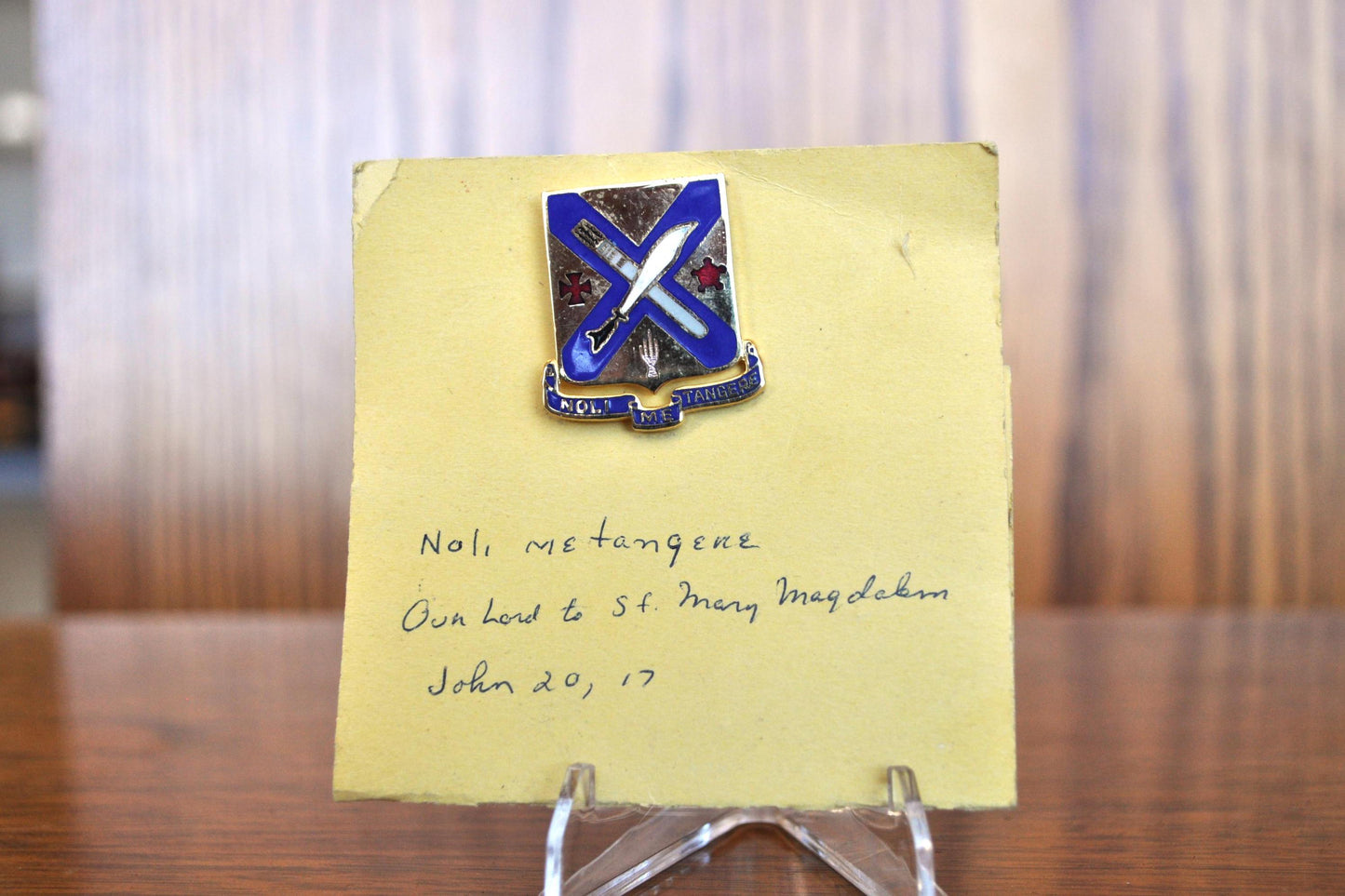 Vintage Gold-Toned WWII 2nd Infantry Regiment Crest Pin - Noli Me Tangere Pin - John 20:17 Military Crest Pin