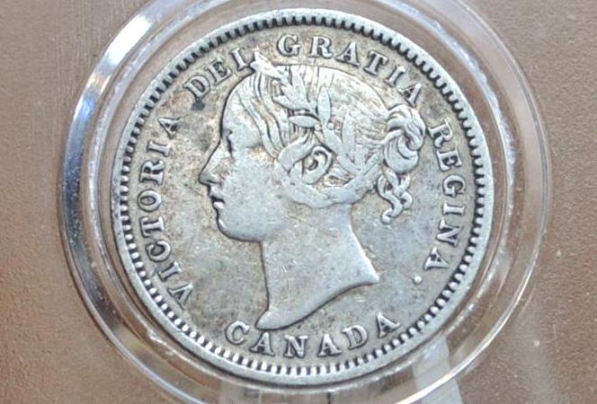 1901 Canadian Ten Cent - VF (Very Fine) Grade / Condition - 10 Cent Canada 1901 10 Cent Silver - Queen Victoria, Low Mintage Coin