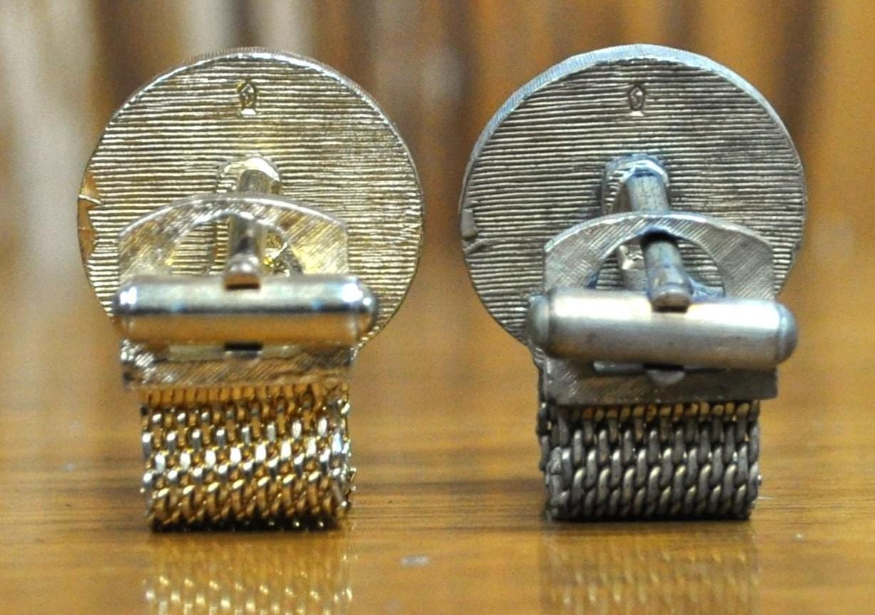 Vintage Swank Mesh Gold-Toned Faux Cameo Wedgewood Cuff-Links - Greek Cameo Wedgewood Design - Vintage Swank Gold Wrap-Around Cufflinks