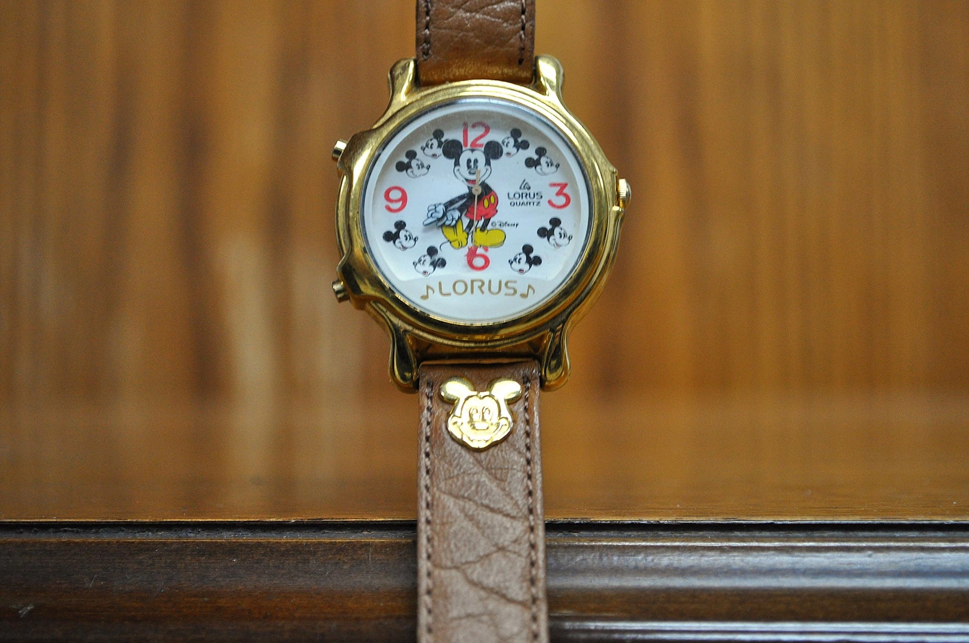 Antique Disney Lorus Quartz Mickey Mouse Watch - Collectible Vintage Disney Watch/ Mickey Mouse Watch - Must have for Disney Collectors