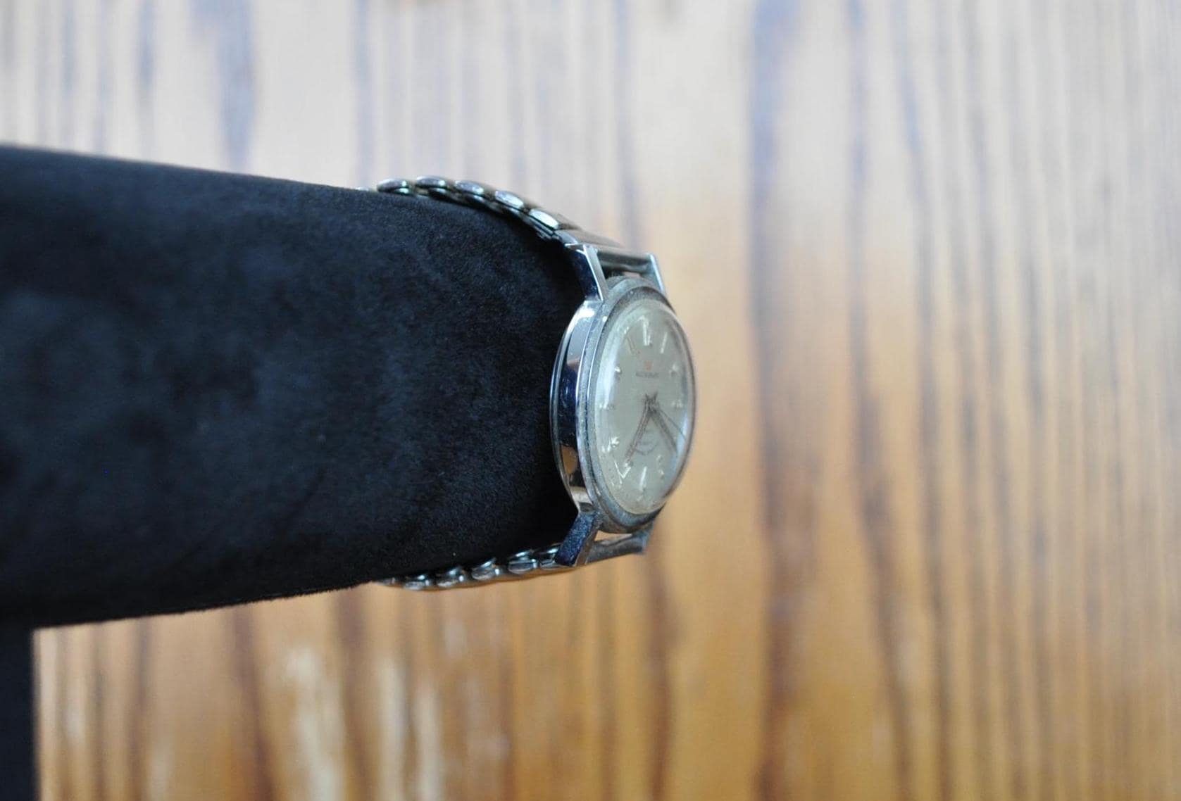 Antique Accromatic 17 Jewel Watch - Vintage Incabloc Unbreakable