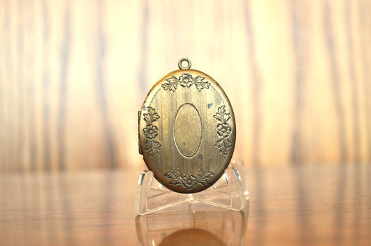 Vintage Victorian Style Floral Striped Locket Pendant - Photos Inside - Antique Oval Brass Floral Victorian Locket