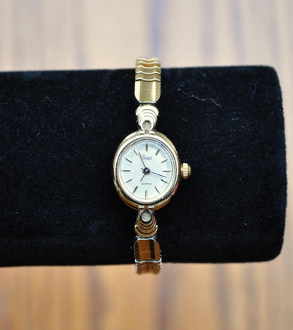 Vintage Timex Gold Toned 19mm Ladies Watch - Glitter Dial, Expansion Stretch Band - Dainty Timex Gold Glitter Dial Ladies Watch - No Battery