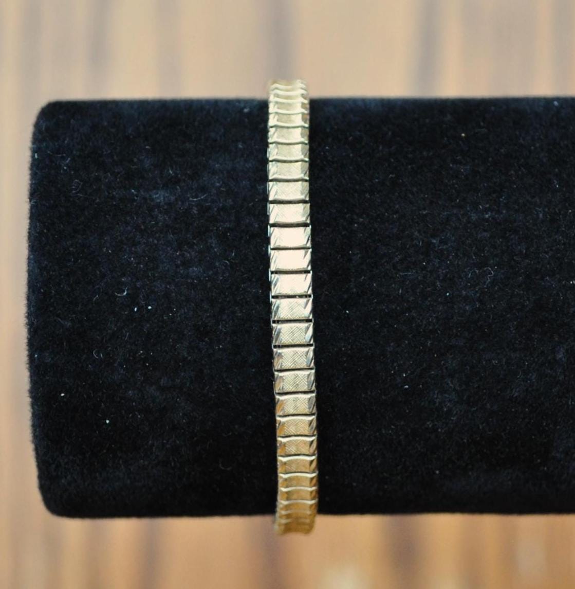 Vintage Desta Ladies 17 Jewel Gold-Toned Windup Watch - 16mm Dial - Amazing Desta Gold Tone Swiss Made Ladies Watch - Does Not Work