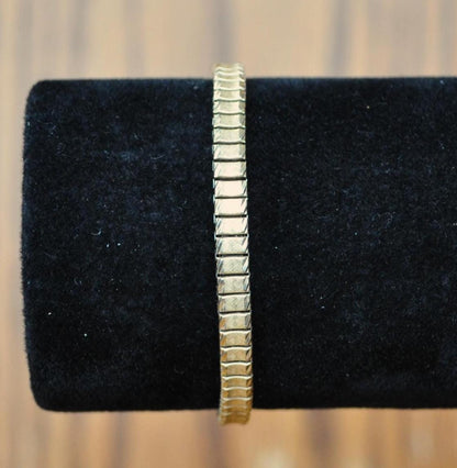 Vintage Desta Ladies 17 Jewel Gold-Toned Windup Watch - 16mm Dial - Amazing Desta Gold Tone Swiss Made Ladies Watch - Does Not Work