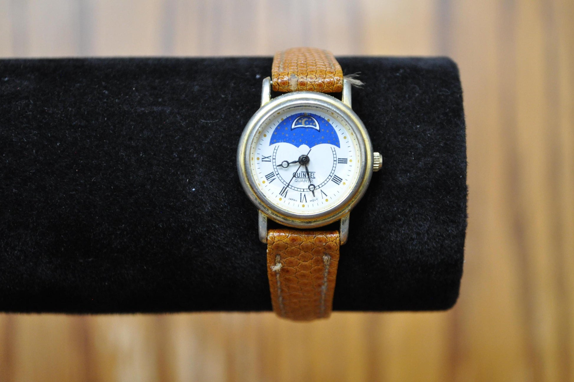 Vintage Quintel Quartz Moon Phase Watch - Vintage Quintel Quartz Moon Phase Watch - Working!