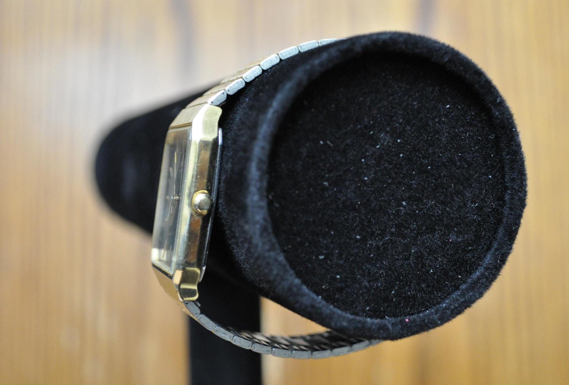 Vintage Pulsar by Seiko Quartz Gold Tone Date Watch - Antique Gold Tone Pulsar by Seiko Watch - Not Working!