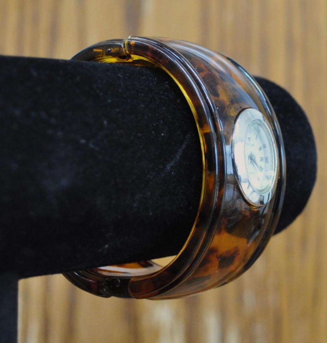 Vintage Focus 4862 Quartz Tortoise Bangle Bracelet Watch - Working, New Battery - Focus Japan Movement 4862 Design Bangle Watch