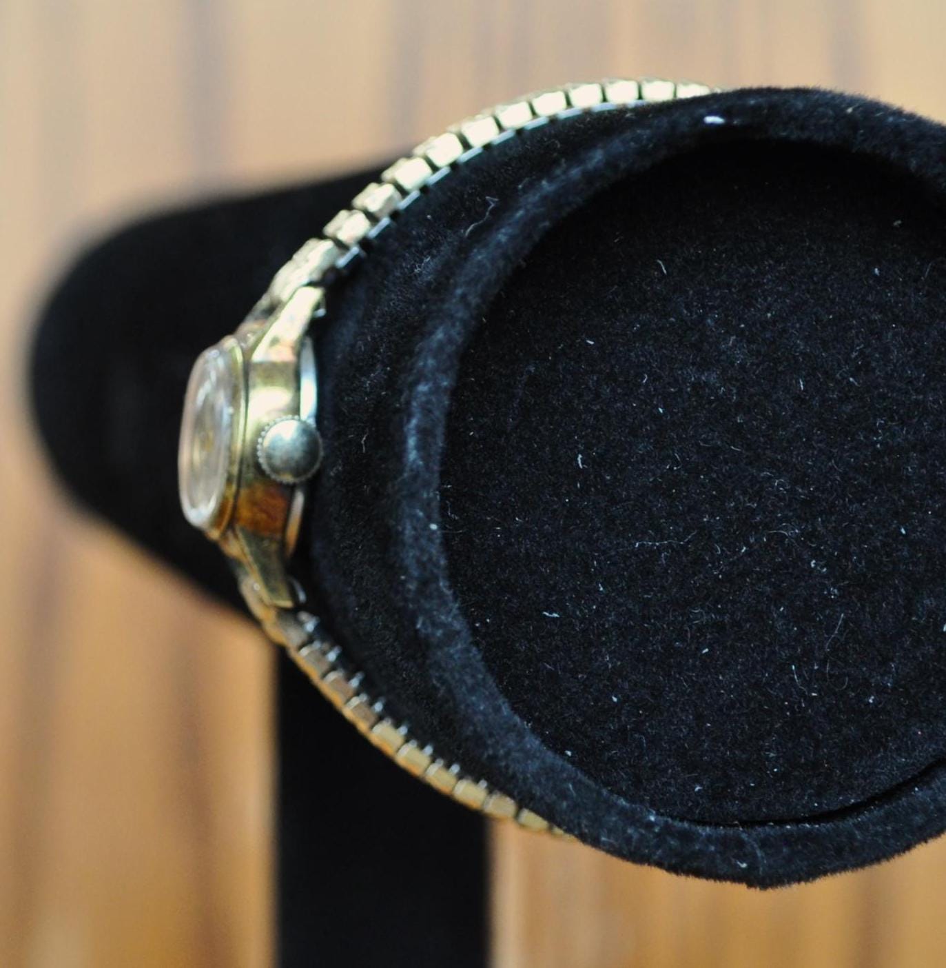 Vintage Desta Ladies 17 Jewel Gold-Toned Windup Watch - 16mm Dial - Amazing Desta Gold Tone Swiss Made Ladies Watch - Does Not Work