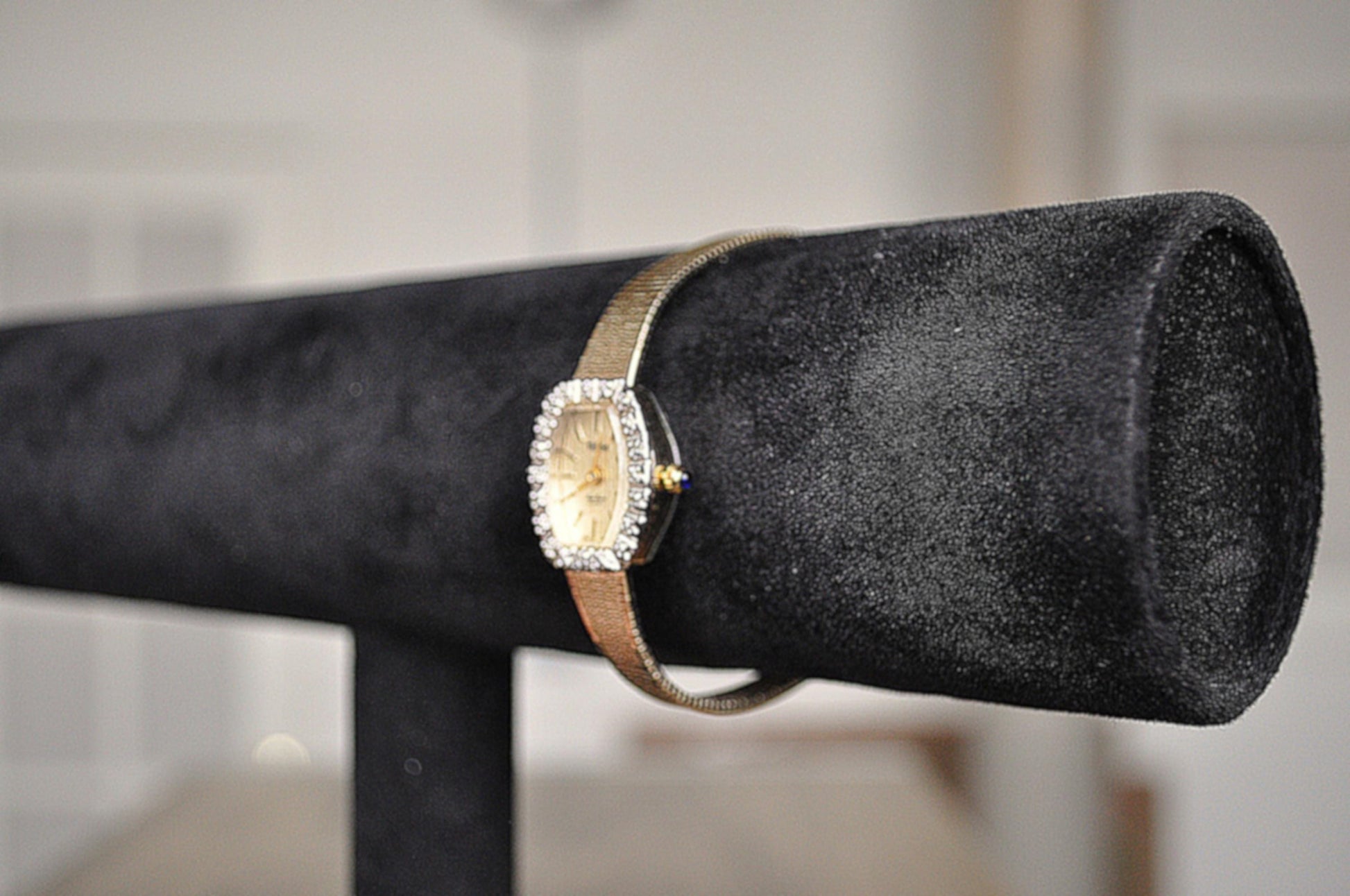 Gleaming Dufonte by Lucien Piccard Gold Toned Diamond Face Watch - Dufonte by Lucien Piccard - Lucien Piccard Watch - Not Working!