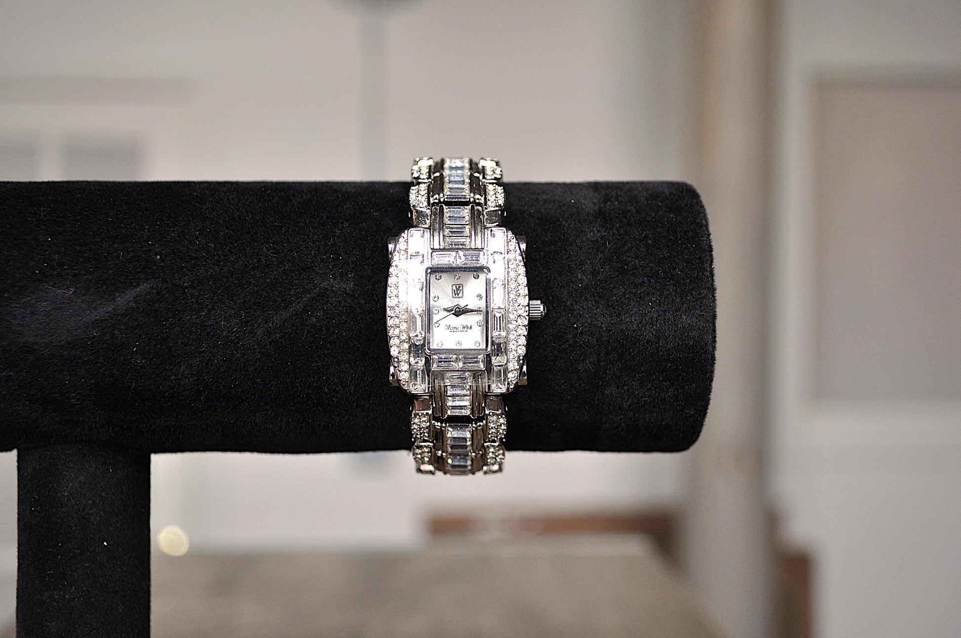 Sparkling Victoria Weick Beverly Hills Pave Crystal Panther Watch - Pave Crystal Panther Watch - 18 mm - Rhinestone Covered Watch - Working!