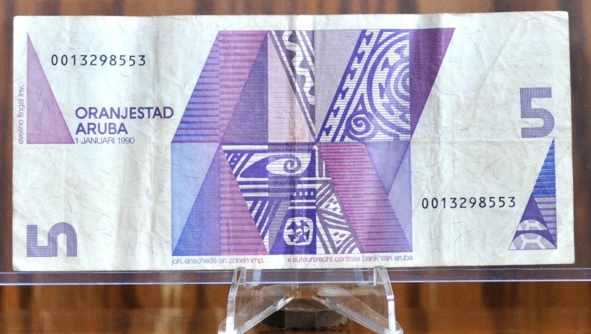 1990 Central Bank of Aruba 5 Florin Note - Geometric Sea Turtle Issue - XF Grade - 1990 Carribean Aruba Five Florin Note - P#6