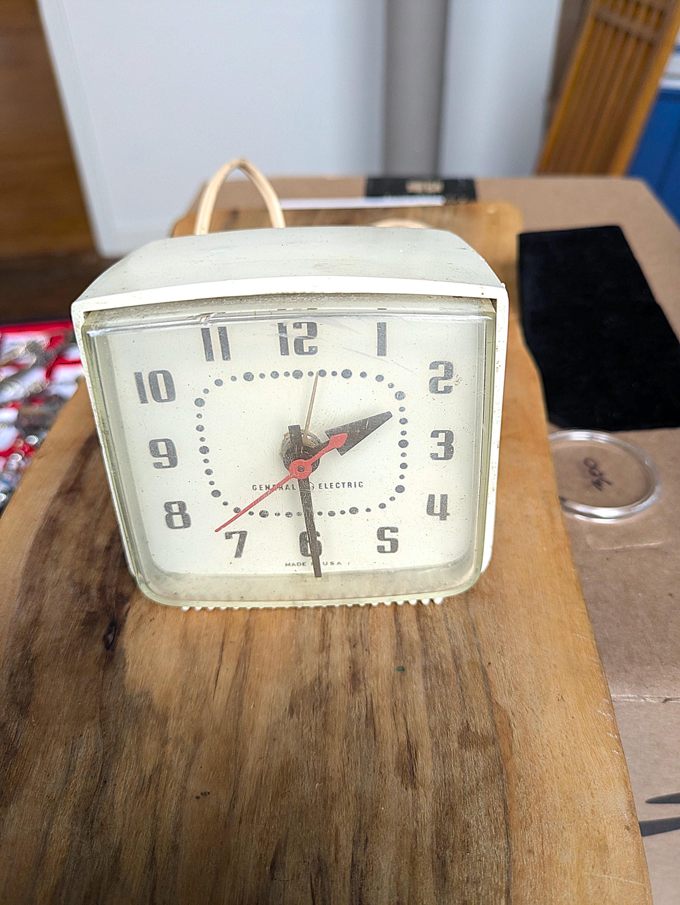 Antique General Electric 1960s Alarm Clock 7223C - Vintage General