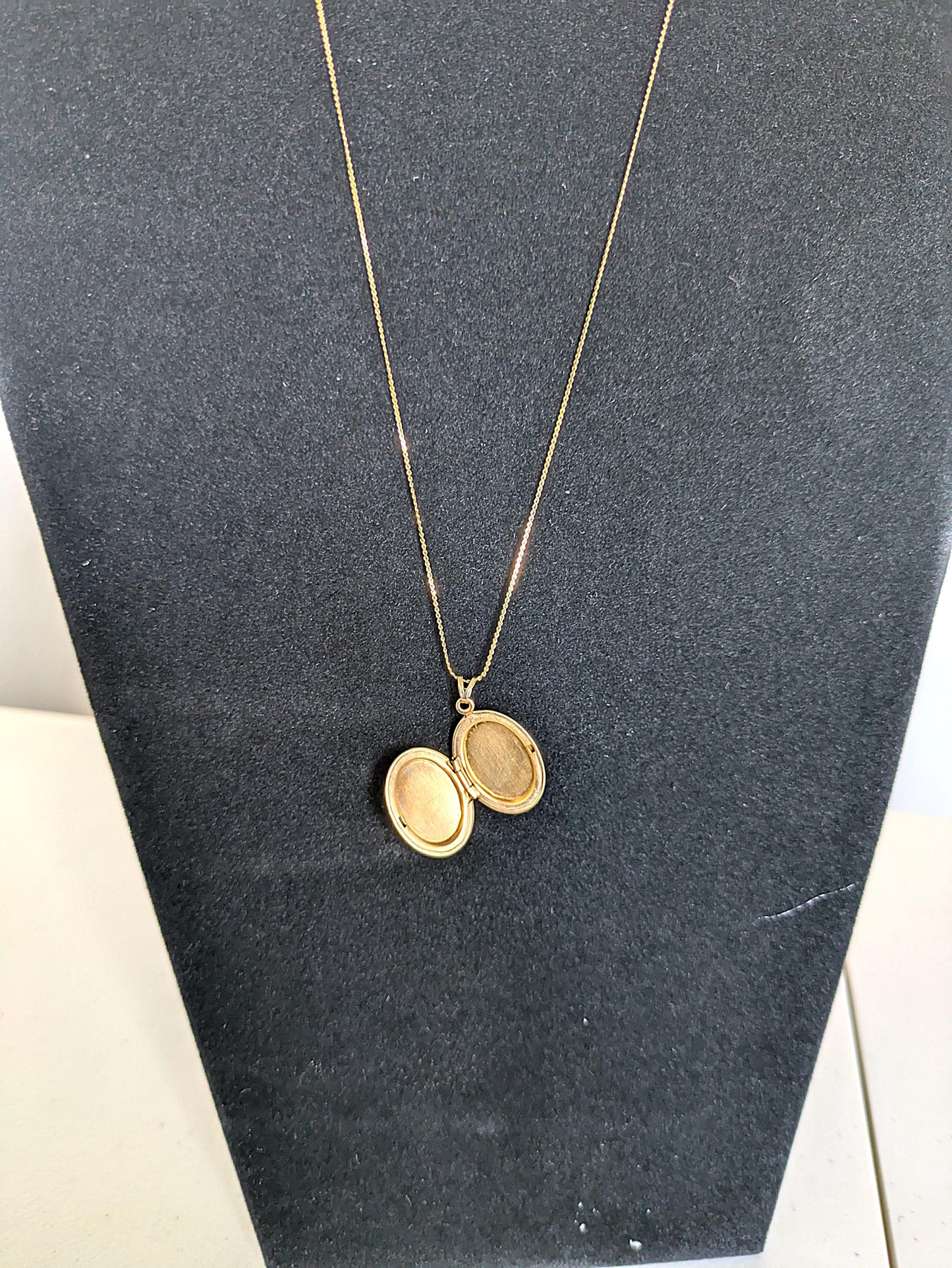 Beautiful 14K Gold Filled Rose Gold Black Hills Oval Photo Locket - 18 Inches - Black Hills Rose Gold Floral Oval Photo Locket