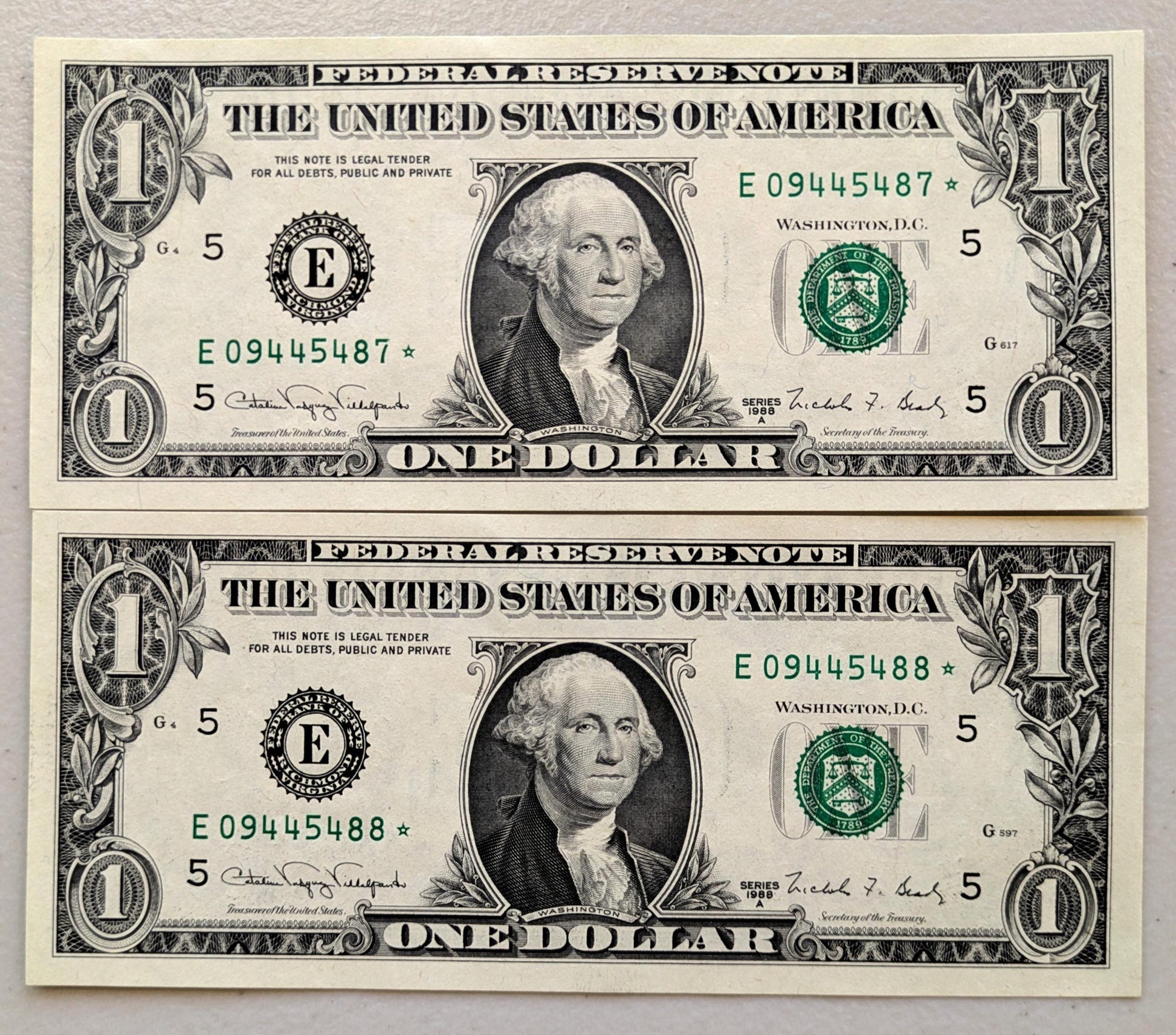 Consecutive Pair 1988-A 1 Dollar Federal Reserve Star Notes - Richmond E Issue - 1988 A One Dollar Star Notes Sequential Pair - Fr#1915-E*