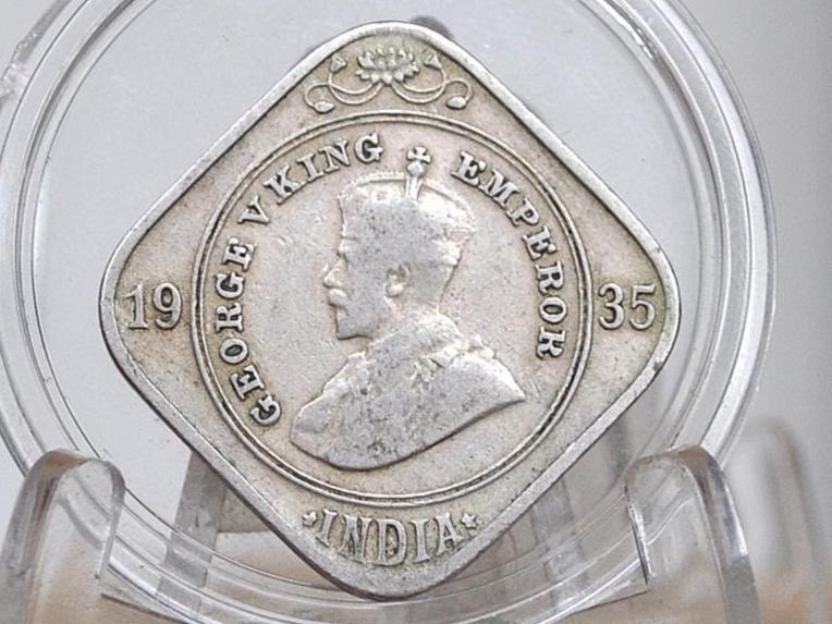 India 2 Annas 1935 - VF Condition - 1935 India 2 Annas - King George V -