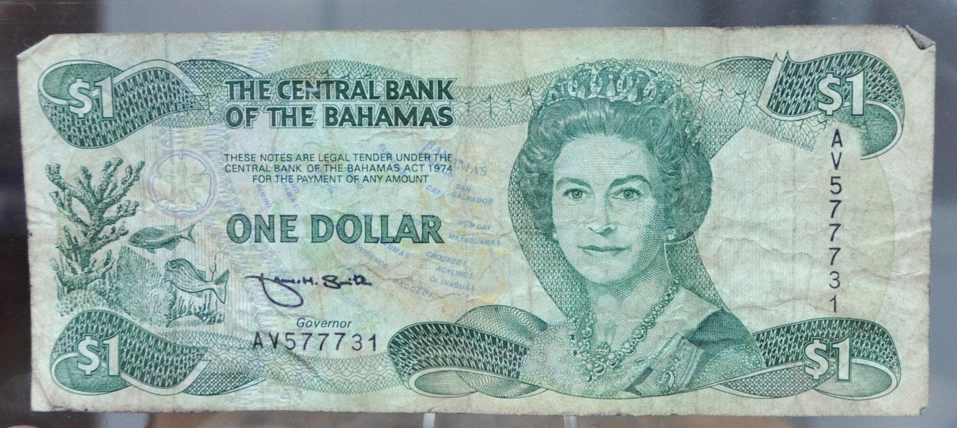 1992 Bahamas Central Bank 1 Dollar Note - Vertical and Horizontal Serial - Queen Elizabeth II - 1992 British Bahamas One Dollar Note - P#51a
