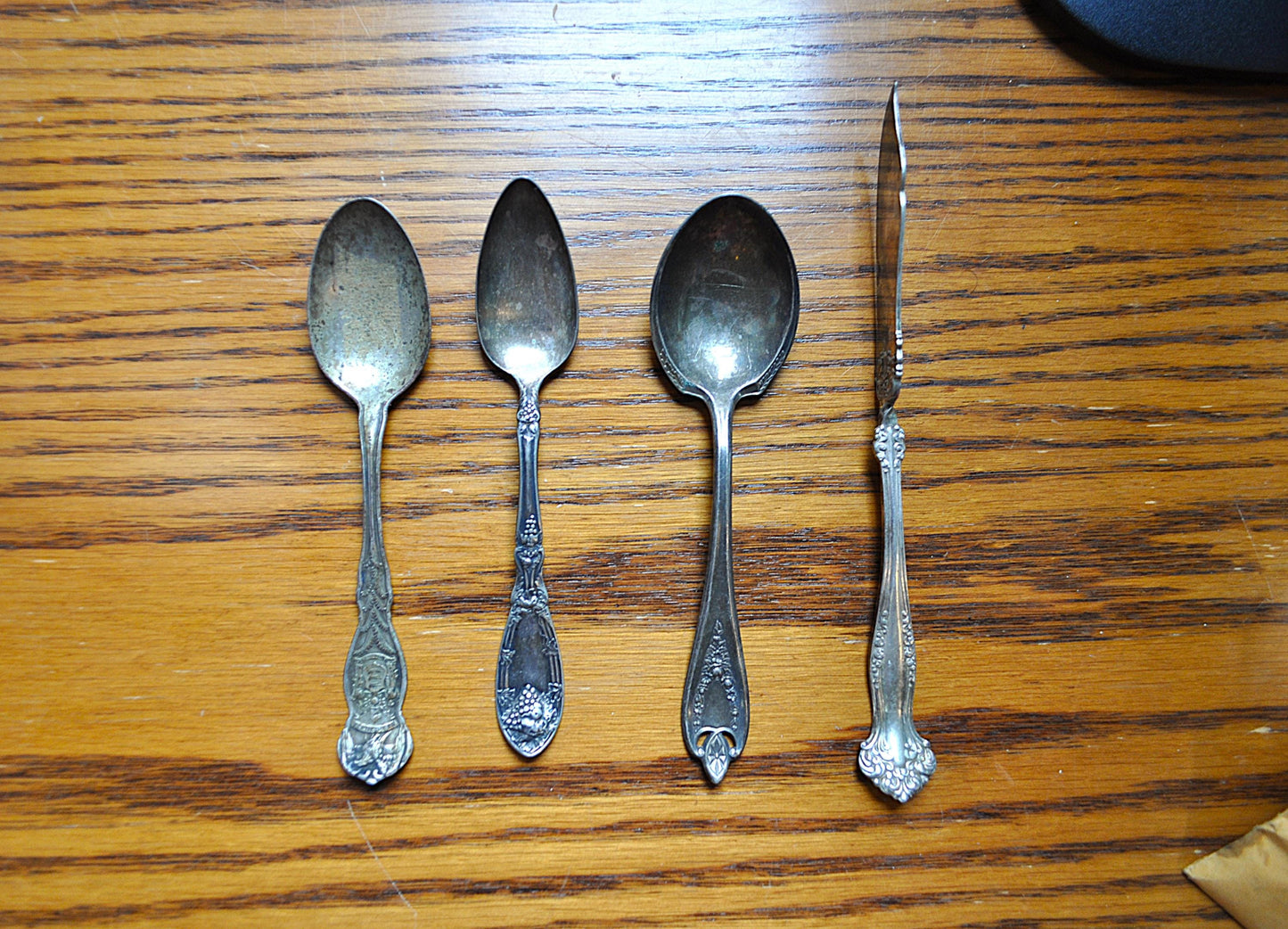 Set of 4 Antique Rogers Silver Souvenir Spoons and Knife - Décor & Collections - Silver Spoons - Souvenir Silverware