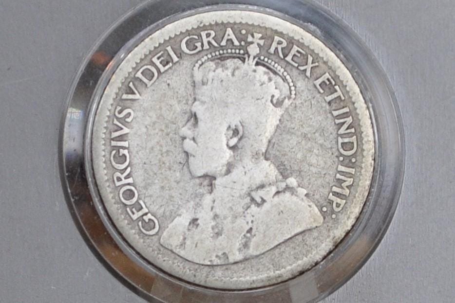 1933 Canadian Silver 10 Cent Coin - XF (Extremely Fine) Condition - King George - Canada 10 Cent 80% Silver 1933 - Rarer Date, Low Mintage