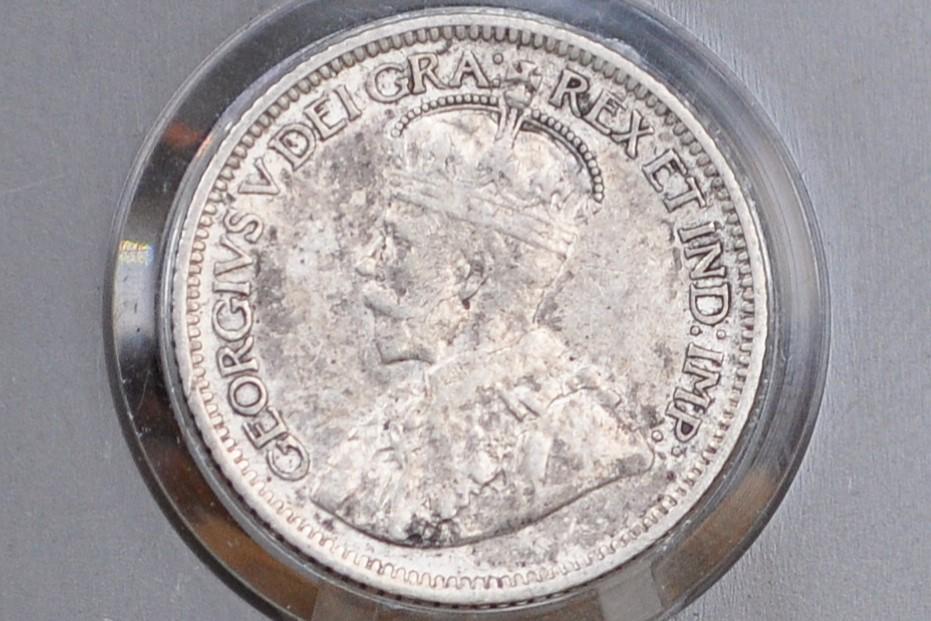 1933 Canadian Silver 10 Cent Coin - XF (Extremely Fine) Condition - King George - Canada 10 Cent 80% Silver 1933 - Rarer Date, Low Mintage