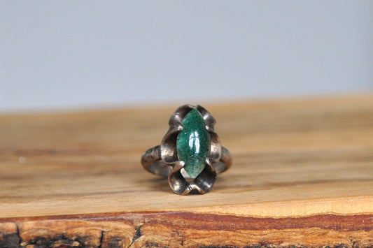 Unique Sterling Silver Jade Oval Ring - Size 5 - Stamped and Tested Sterling Silver - &quot;U&quot; Looped Dome Design