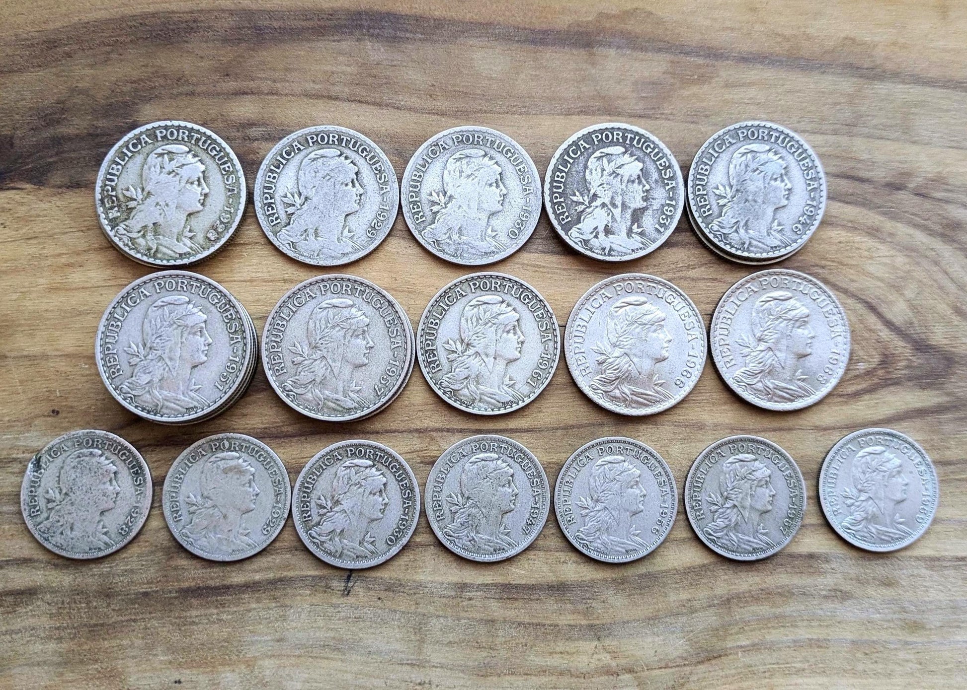 1/2 and 1 Portuguese Escudos - Choose by Denomination and Date! - Beautiful Design, Simple - Low Mintage Portuguese Coin