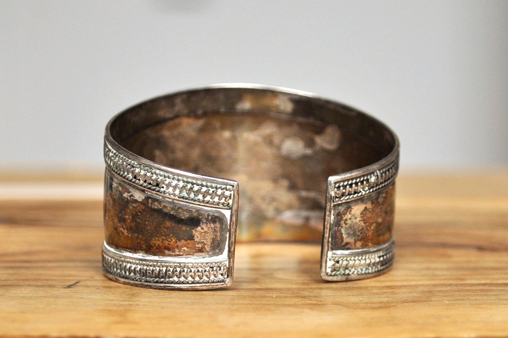 Vintage Native Green Onyx Cuff Bracelet - W 2.25 In , H 1.75 In - Stamped and Tested Sterling Silver - 925 ATI Indonesia