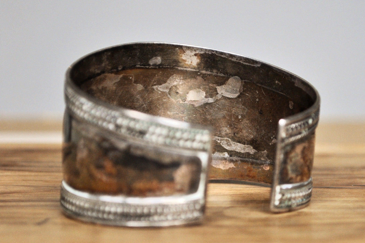 Vintage Native Green Onyx Cuff Bracelet - W 2.25 In , H 1.75 In - Stamped and Tested Sterling Silver - 925 ATI Indonesia