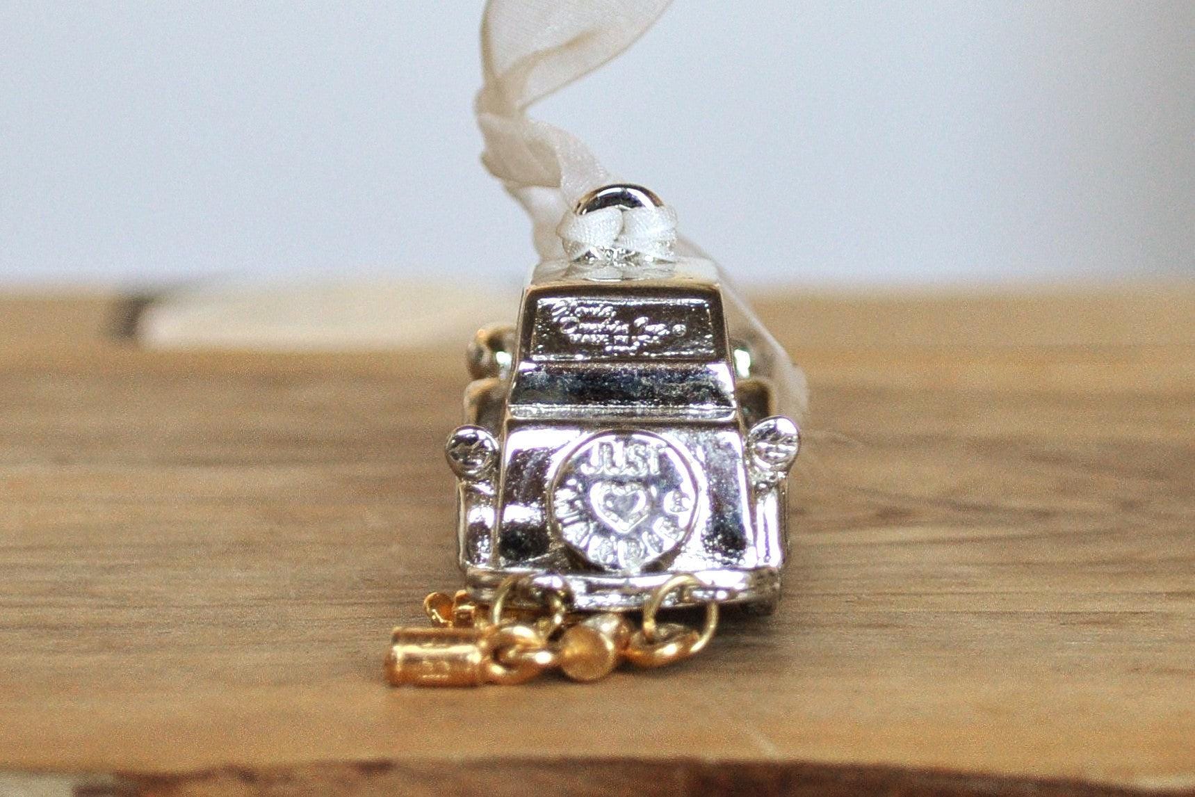 Just Married Wedding Escape Car Christmas Ornament - Gloria Duchin Inc 1999 - Antique Buggy Car Ornament