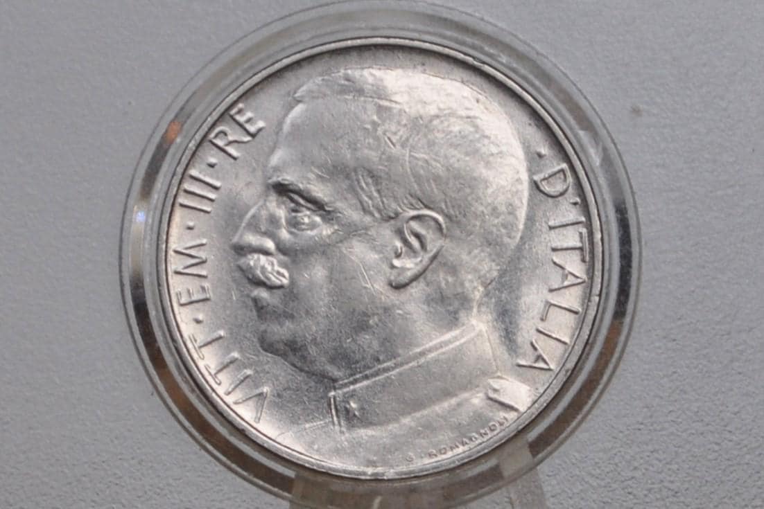 1919-1925 Italian 50 Centesimi Coin - Reeded Edge - Vittorio Emanuele - C.50 - Very Fine Detail, some dents; Low mintage - Italy 50 Cent