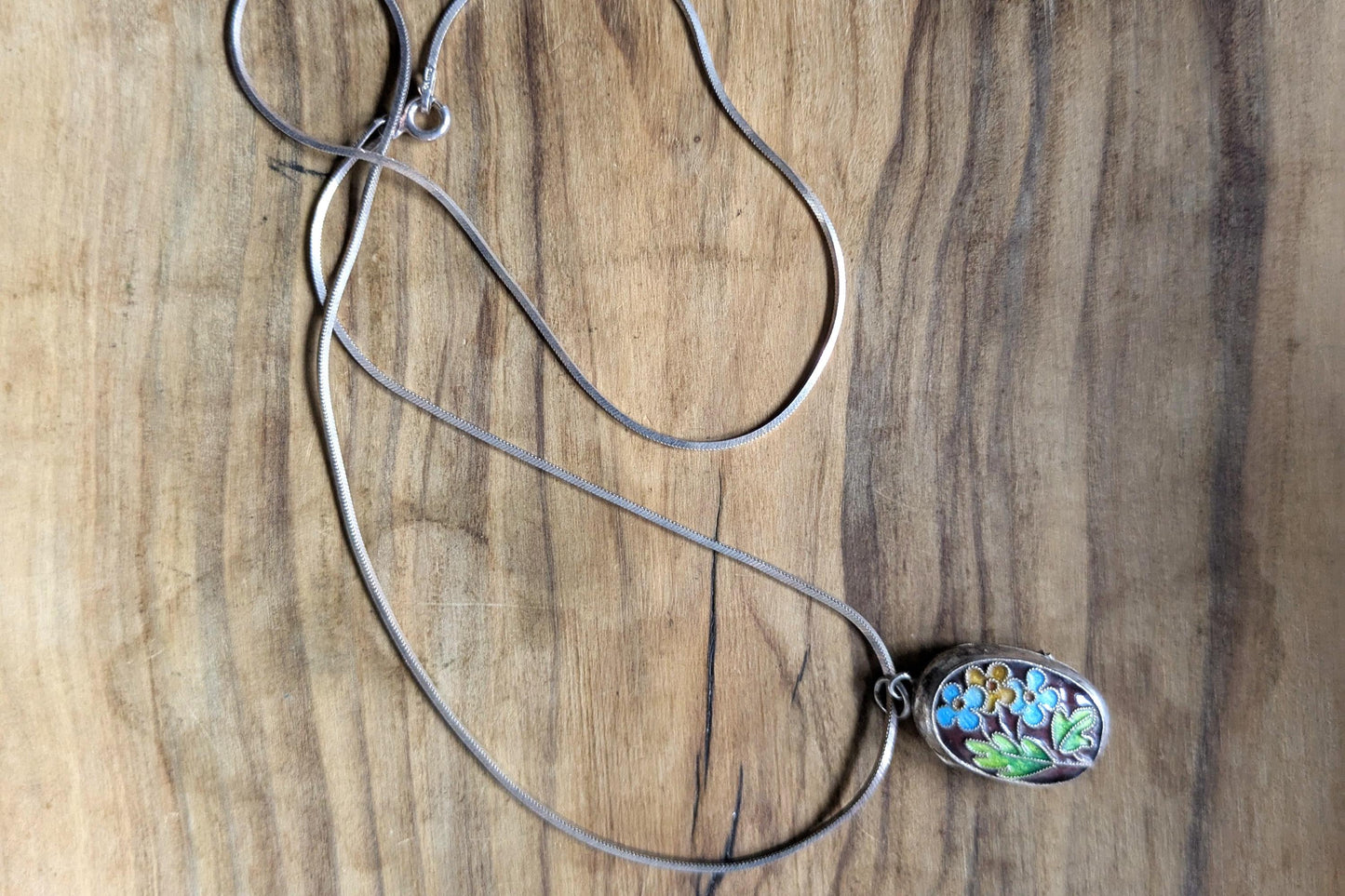 Vintage Silver Enamel Floral Locket - 18 Inches - Stamped and Tested Sterling Silver - Sleek Necklace Design - Karizia SPA Italy