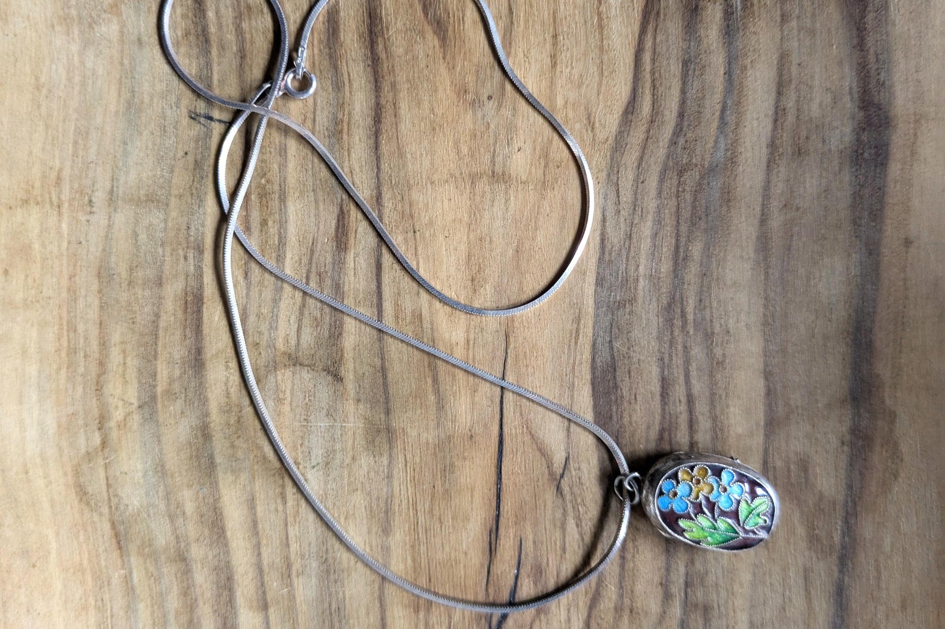 Vintage Silver Enamel Floral Locket - 18 Inches - Stamped and Tested Sterling Silver - Sleek Necklace Design - Karizia SPA Italy