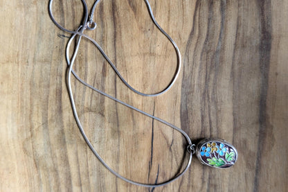 Vintage Silver Enamel Floral Locket - 18 Inches - Stamped and Tested Sterling Silver - Sleek Necklace Design - Karizia SPA Italy