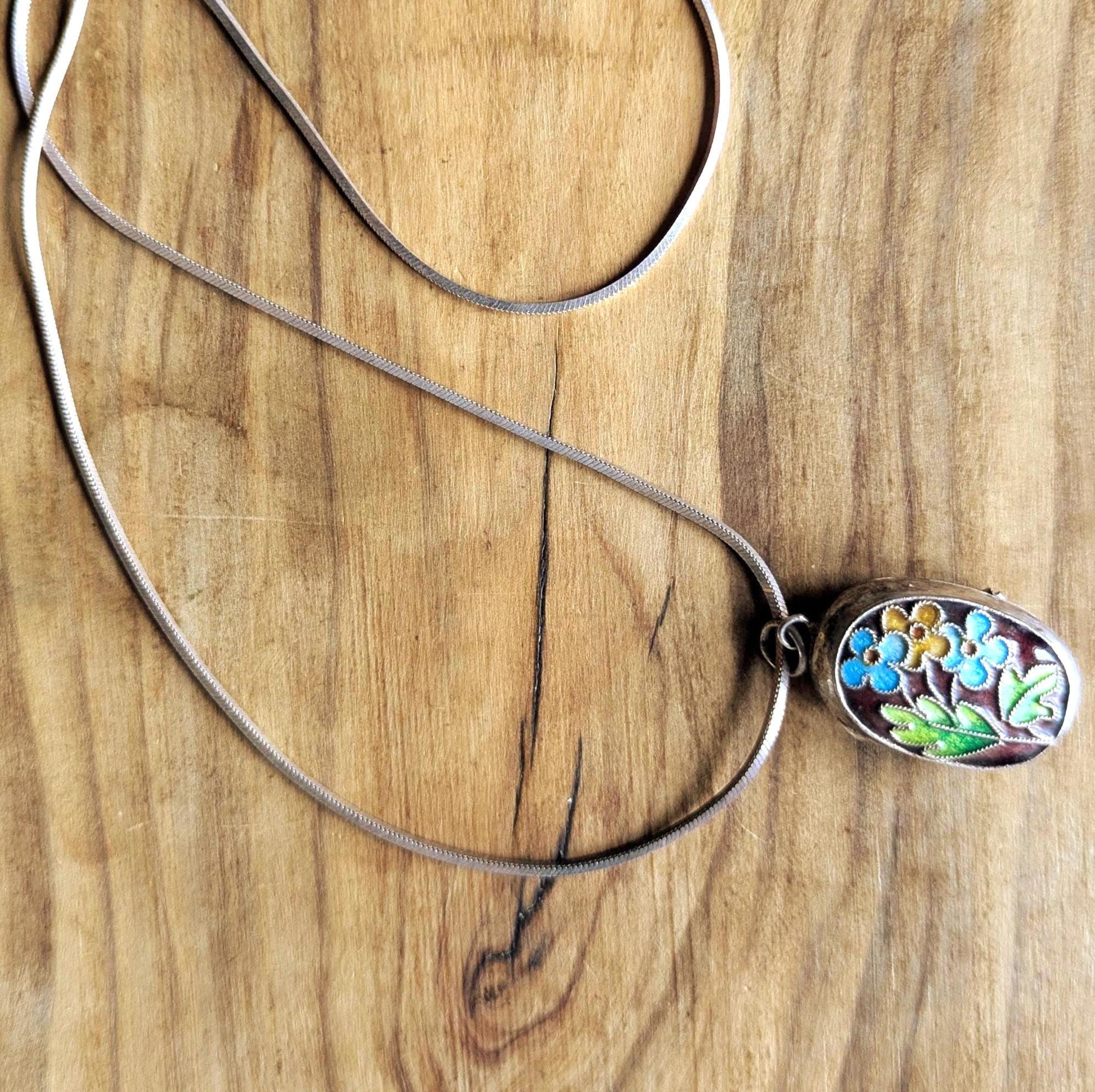 Vintage Silver Enamel Floral Locket - 18 Inches - Stamped and Tested Sterling Silver - Sleek Necklace Design - Karizia SPA Italy