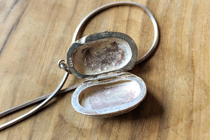 Vintage Silver Enamel Floral Locket - 18 Inches - Stamped and Tested Sterling Silver - Sleek Necklace Design - Karizia SPA Italy