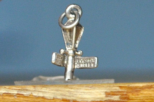 New Orleans Bourbon Street Lamppost Charm - Tested Sterling Silver - Historic French Quarter Charm - Mardi Gras Charm