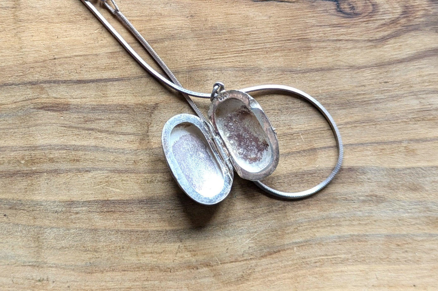 Vintage Silver Enamel Floral Locket - 18 Inches - Stamped and Tested Sterling Silver - Sleek Necklace Design - Karizia SPA Italy