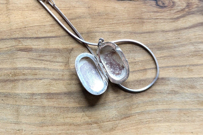 Vintage Silver Enamel Floral Locket - 18 Inches - Stamped and Tested Sterling Silver - Sleek Necklace Design - Karizia SPA Italy