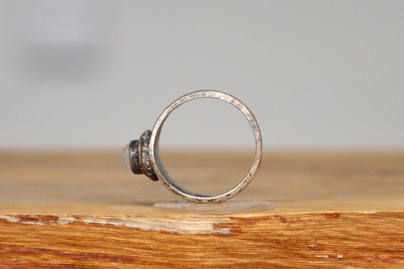 Exquisite Silver Moonstone Ring - Size 5.5 - Stamped and Tested Sterling Silver - Unique Filigree - Antique