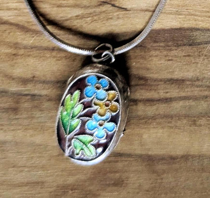 Vintage Silver Enamel Floral Locket - 18 Inches - Stamped and Tested Sterling Silver - Sleek Necklace Design - Karizia SPA Italy