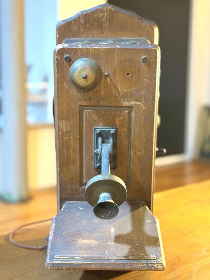 1956 Guild Country Belle Novelty Wall Radio - &quot;The Country Belle&quot; Antique Telephone Style AM Tube Radio