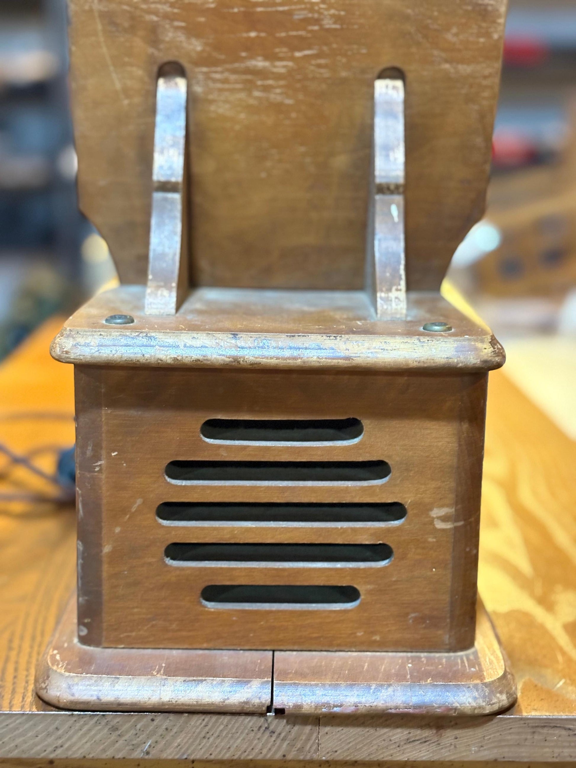 1956 Guild Country Belle Novelty Wall Radio - &quot;The Country Belle&quot; Antique Telephone Style AM Tube Radio