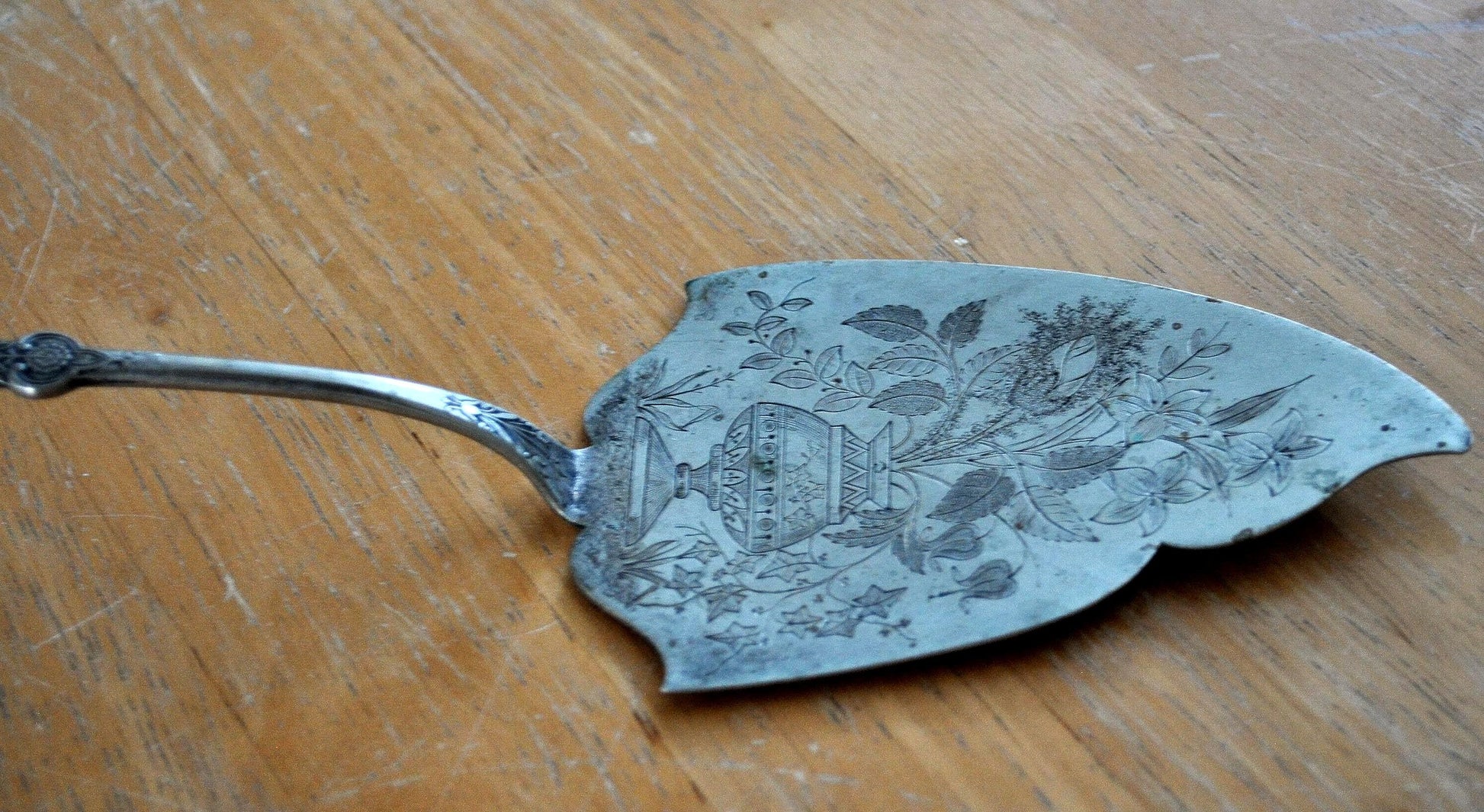 Antique Silverware Cake Server -Victorian Engraved Pie Server - Vintage Floral Motif Pastry Server