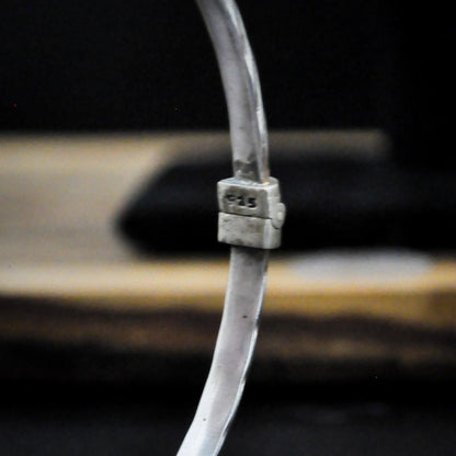 Antique Silver-Tone Turkish Bangle featuring Pavé Accents and Green Stones - Vintage-Inspired Teardrop Green Stone Open Bangle with Textured