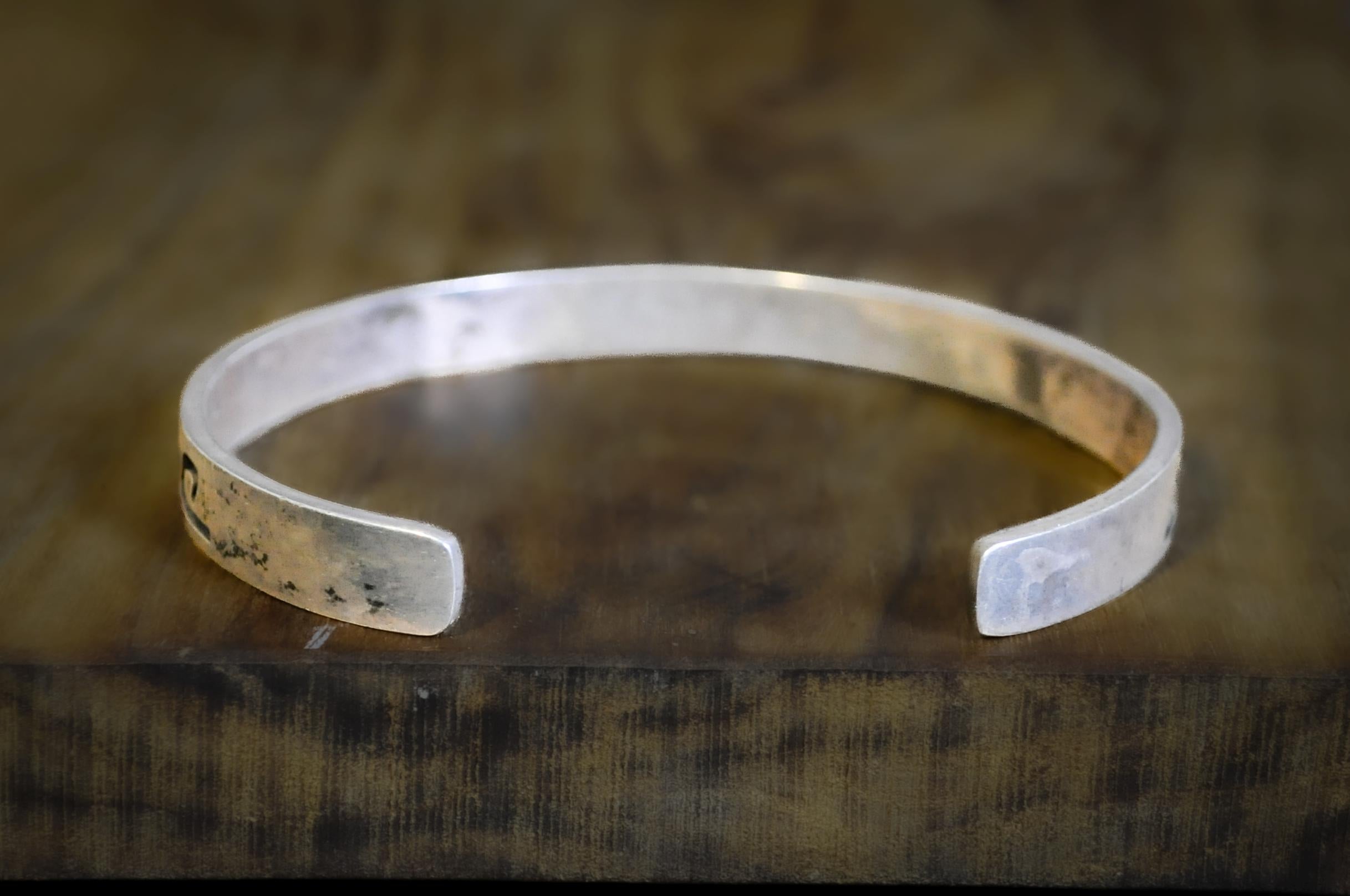 アクセサリー Navajo Wave Sterling Bangle Native American Sterling Silver Wave Overlay Thin Cuff - Navajo