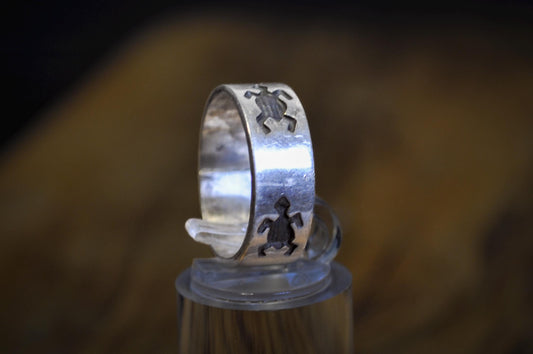 Vintage Sterling Silver Native Turtle Band Ring Size 7 - Stunning Size 7 Sterling Silver Turtle Band Ring