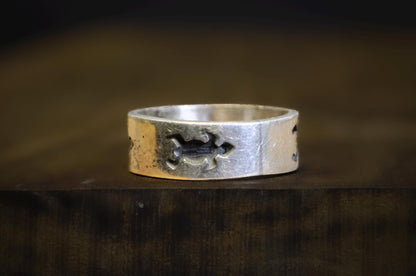 Vintage Sterling Silver Native Turtle Band Ring Size 7 - Stunning Size 7 Sterling Silver Turtle Band Ring